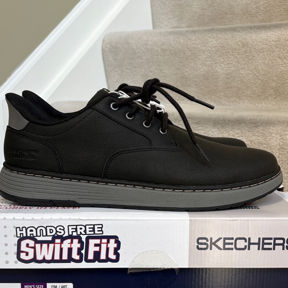 NIB Skechers Men's Black & Gray Swift Fit Casual Hands Free Slip-On Shoes